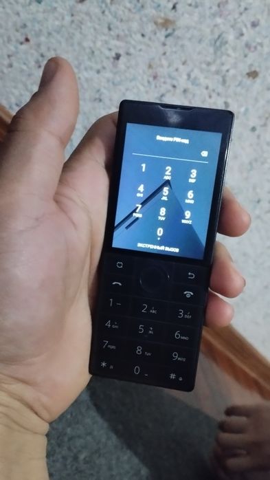 Qin f22 yarim sensor yarim klaviatura telefon