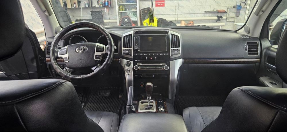 Toyota Land  Cruiser 200