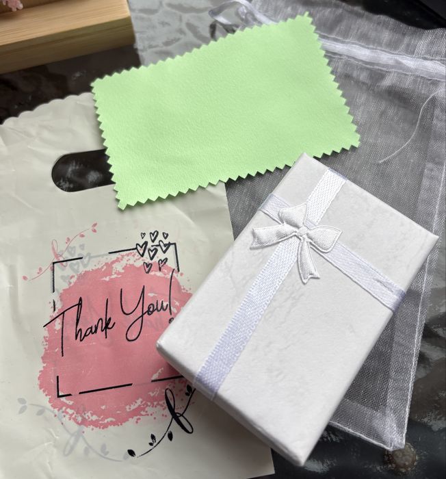 Сребърни колиета с опал