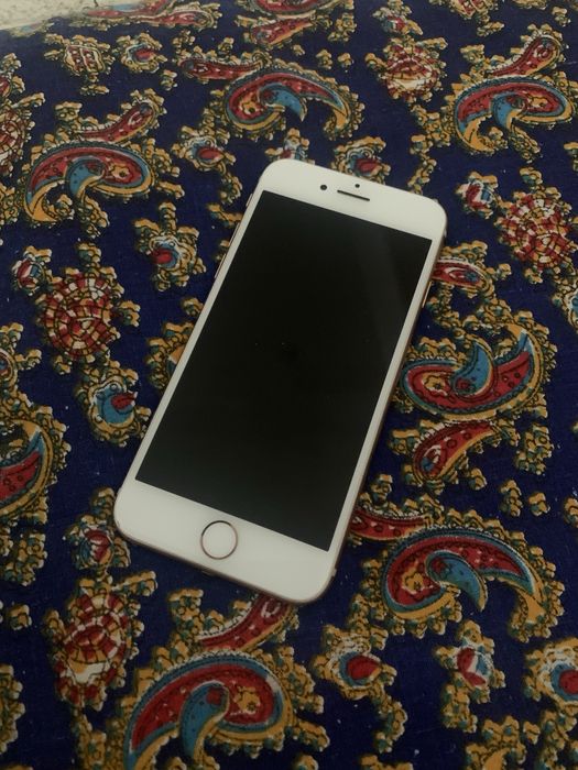 Продам Айфон 8 100%