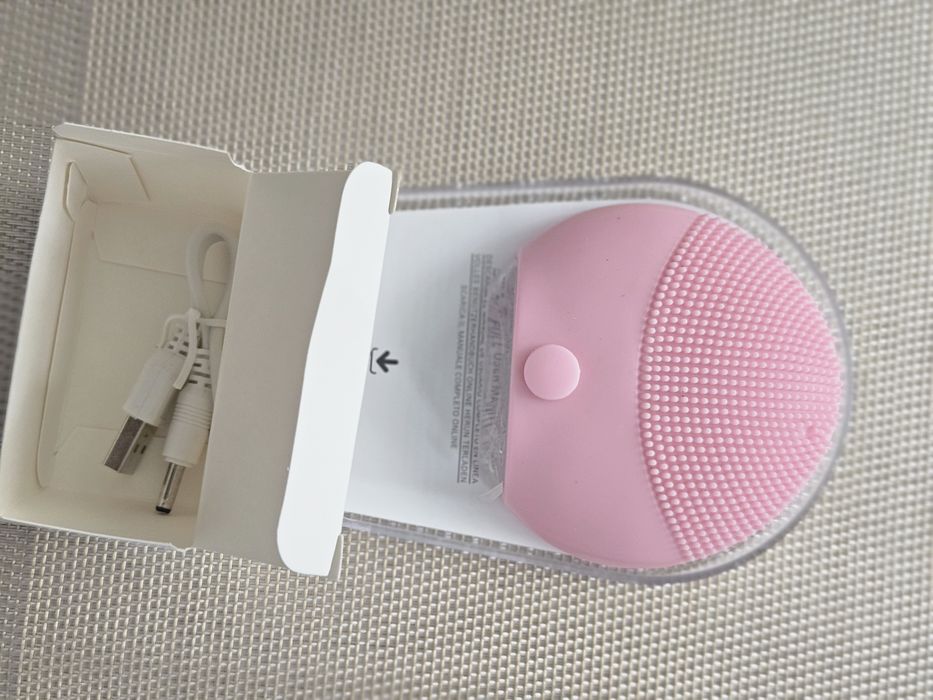 Aparat de masaj facial