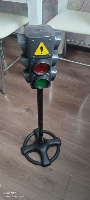 Продам детский светофор
