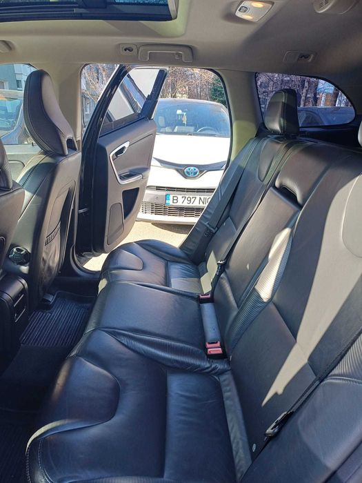 Vând Volvo XC60 D4 Rdesign