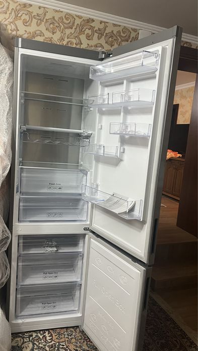 Холодильник SAMSUNG