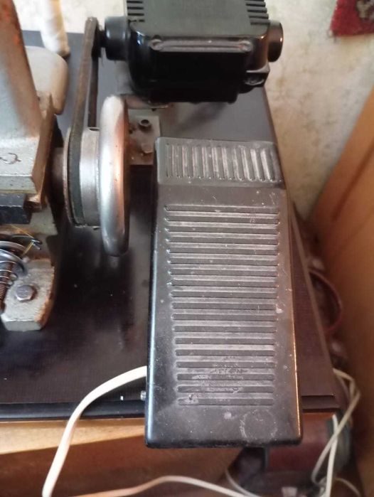 Оверлок профессиональный советского производства