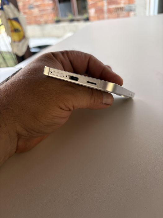 Продавам  телефон SAMSUNG  S24