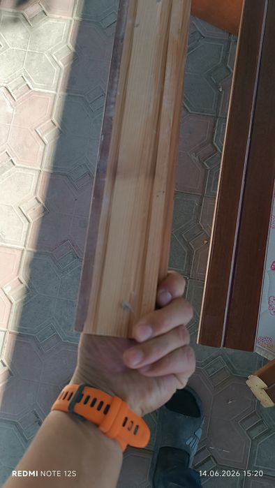 Деревянный брусок на дверной короб