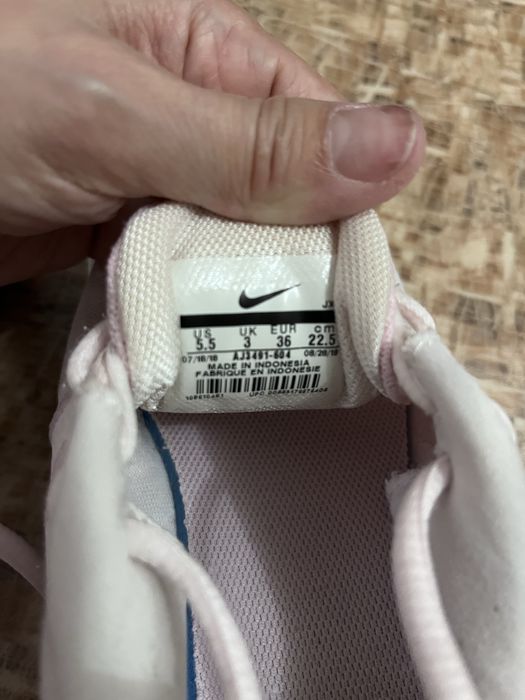 Кроссовки Nike женские