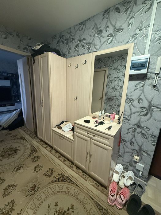 Продам шкаф в прихожую