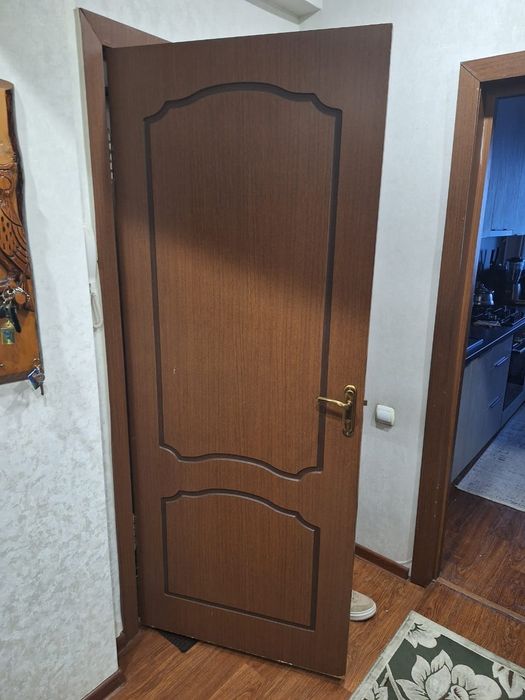 Двери межкомнатные и цельный продам