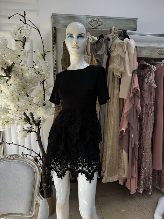 Рокля на Valentino, zara