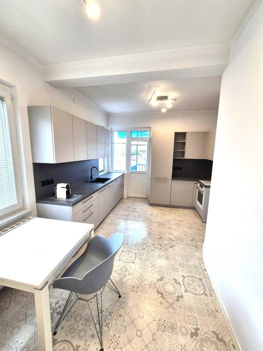 Дава се под наем Тристаен апартамент в София, Център - 100 кв.м за 799 € - Снимка #9