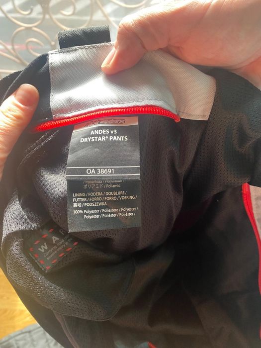 Pantaloni moto cu mesada