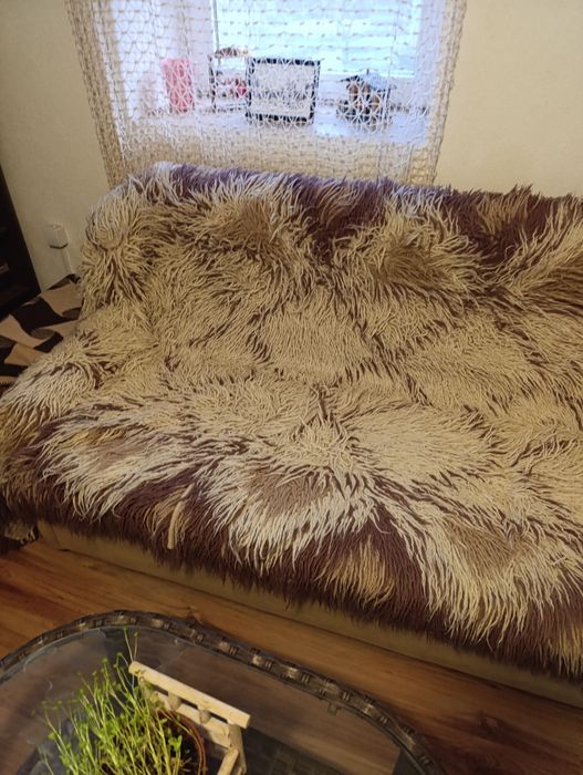 Диван с два фотьойла в добро състояние.