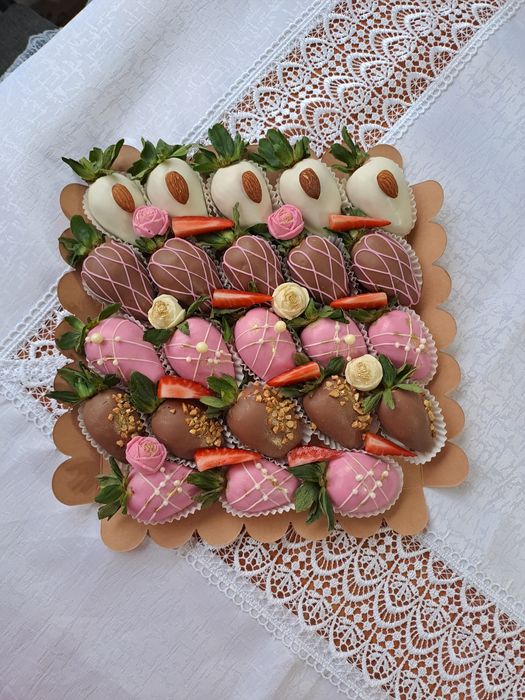 Клубника в шоколаде, торты, цветы