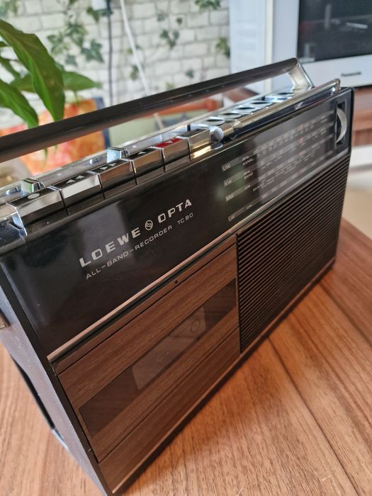 Loewe Opta,radiocasetofon,nu se aprinde,extrem de frumos