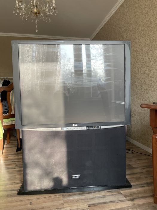 Телевизор старый