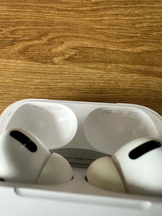 Безжични слушалки Apple AirPods Pro 1, Оригинални, Много запазени