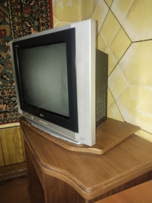 Продаюся Нерабочие 2 тв.  LG . JVC.