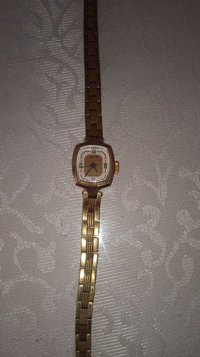 Продам женские часы Заря