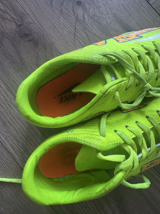 футбольные бутсы Nike