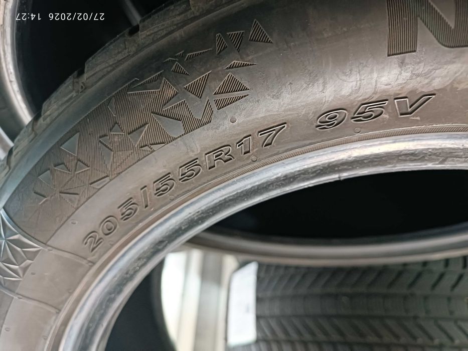 2бр.зимни гуми 205/55/17 Nexen