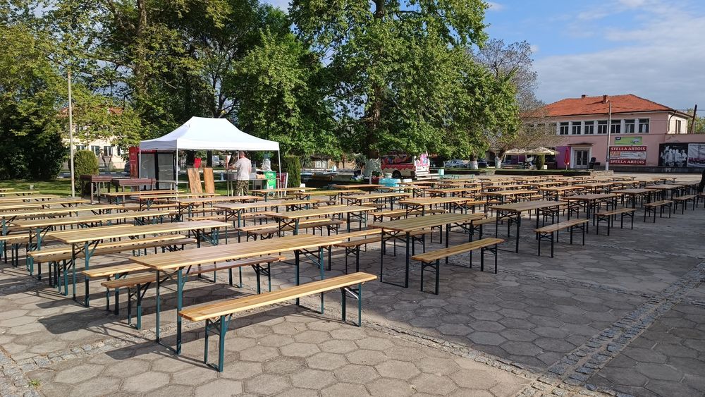 Сгъваеми маси /бирфест/ и шатри под наем