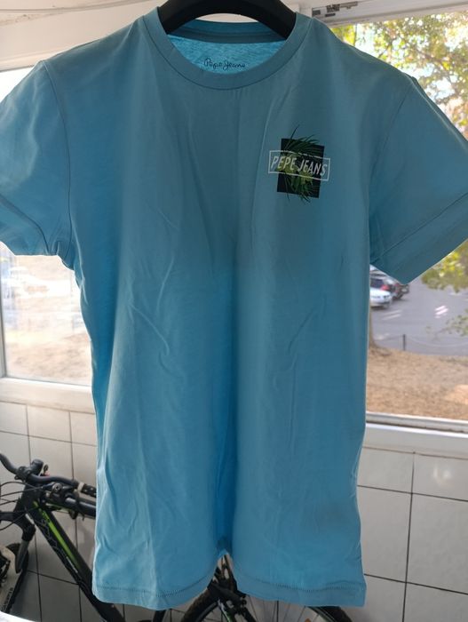 Vând tricou original modern cu imprimeu fata- spate