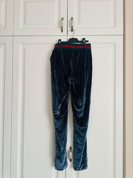 Pantaloni de trening masura M/L , din catifea gucci