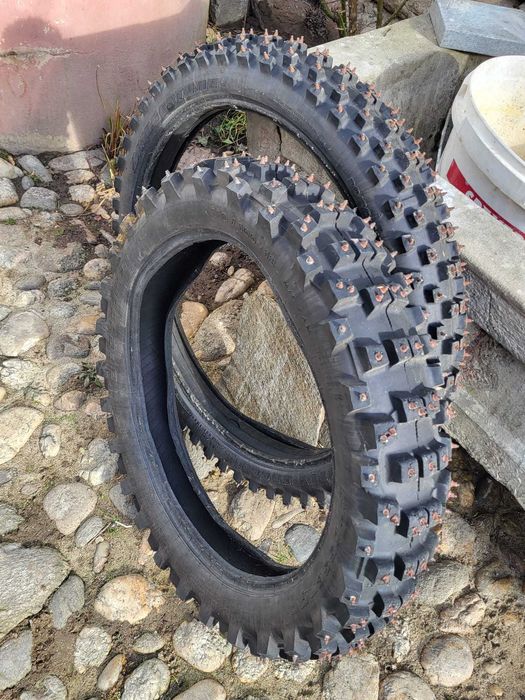 Vand cauciucuri ENDURO cu cuie vidia