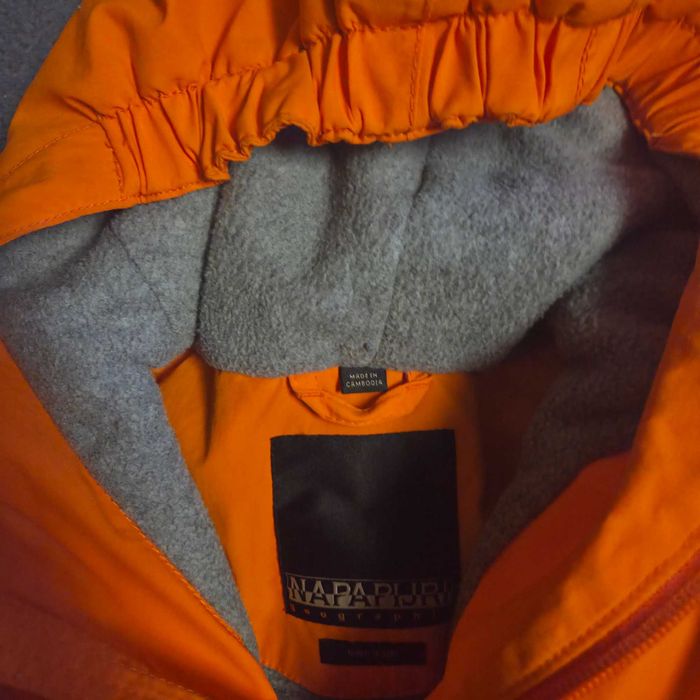 Яке Napapijri зимно обличано веднъж