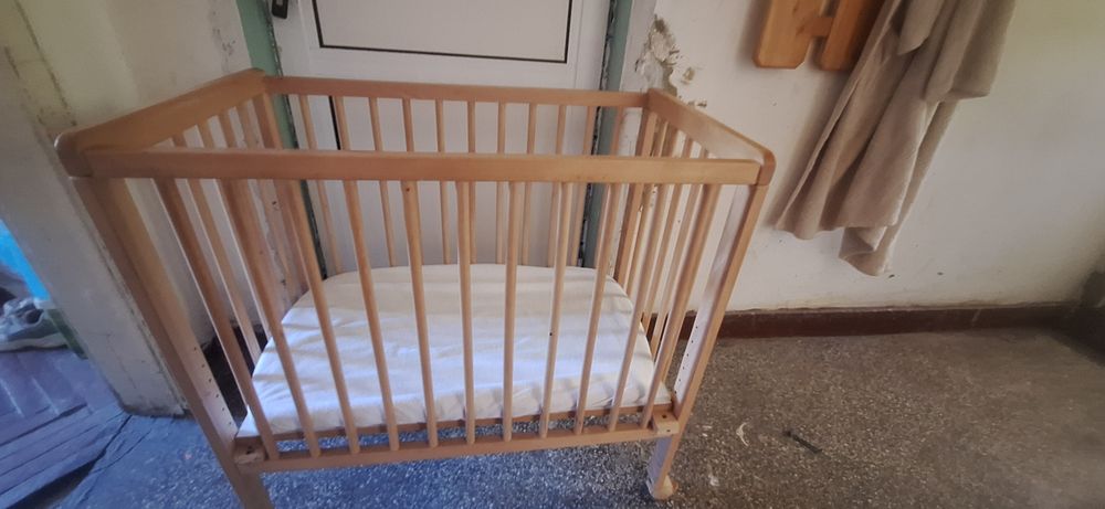 Продавам кошара  с матрак