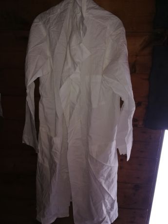 Халаты белые продаются