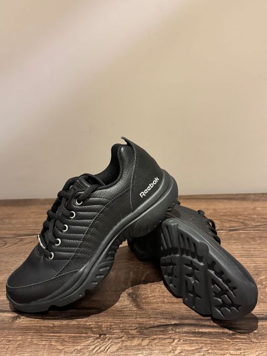 Reebok НОВИ,размер 37,5