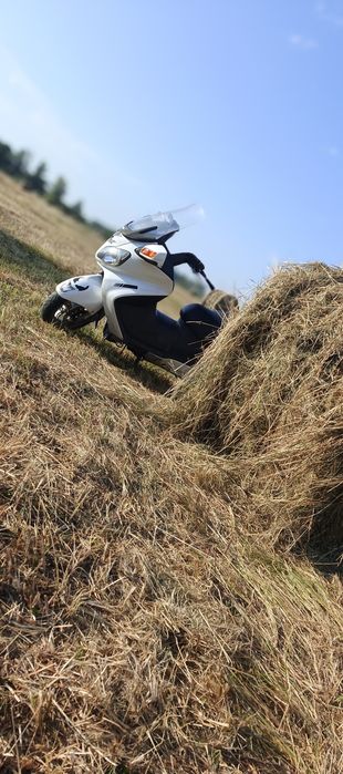 Burgman 650 белый 2003 г.в.