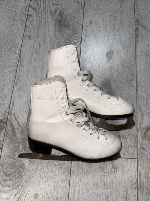 Продам коньки Nikole