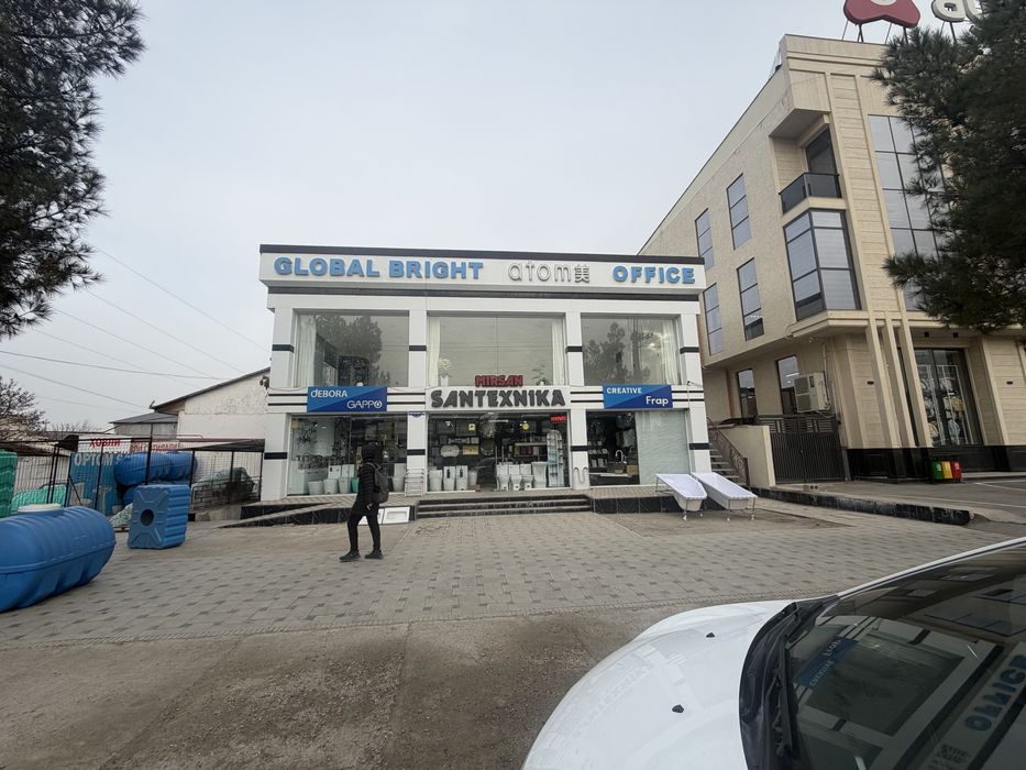 Здания ижарага берилади  1/2 этаж. Падвал бор