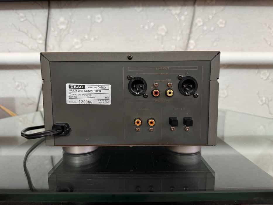 Цифро-аналоговый преобразователь TEAC D700