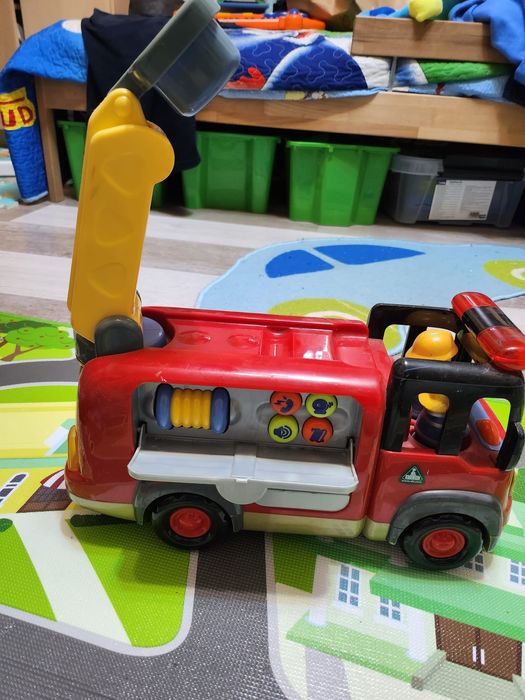 Masina pompieri (roti, sunete, lumini) ELC