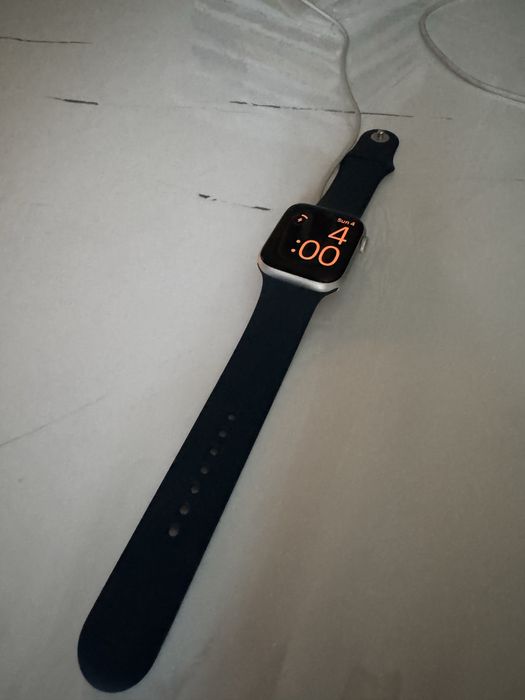 Продам Apple Watch SE 44mm