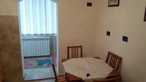 Inchiriez apartament 2 camere decomandat