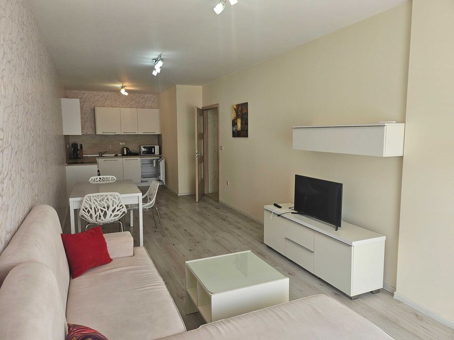 Продава се Двустаен апартамент в Варна, Аспарухово - 81 кв.м за 1544 €/кв.м - Снимка #3