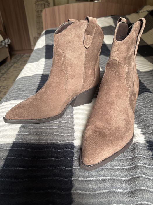 Продам казаки коричневые