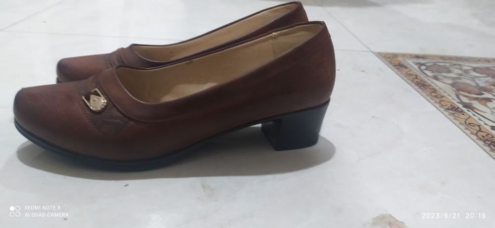 Ayollar tuflisi sotiladi