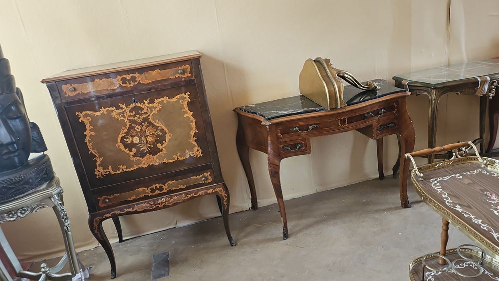 Седмичен Френски комод