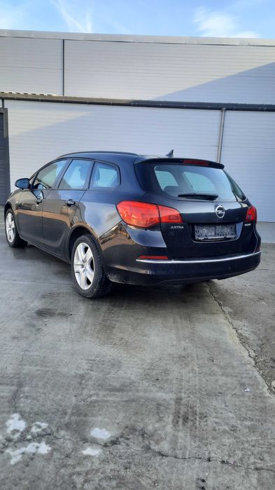 Opel astra sports tourer 2014
