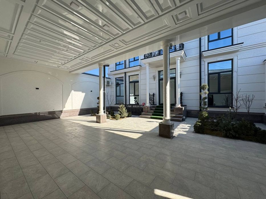 Продаётся шикарный дом Взади корзинки в центре города