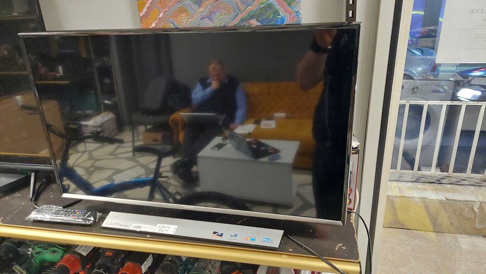 Samsung LED TV monitor T32