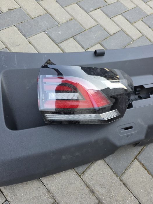 Luneta lampa dreapta senzori parcare aripa dreapta spate wolksvagen taigo