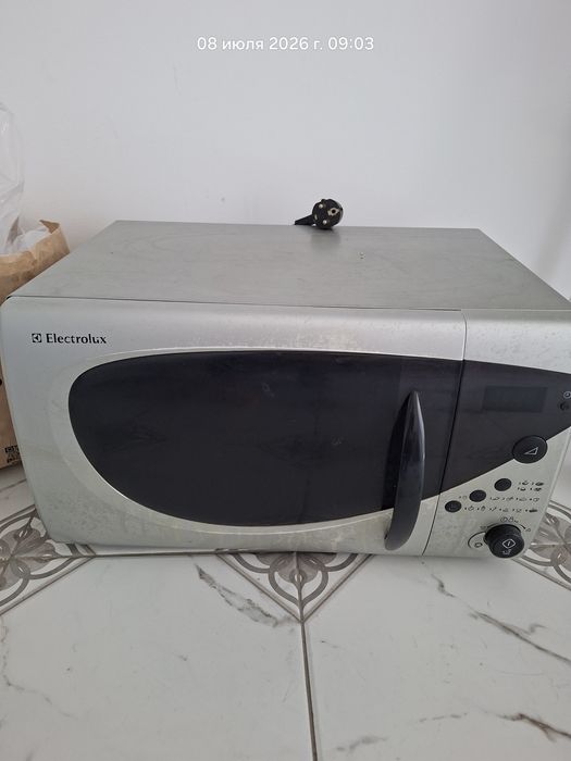 Микроволновая печь/2шт/. Electrolux  и  AVA
